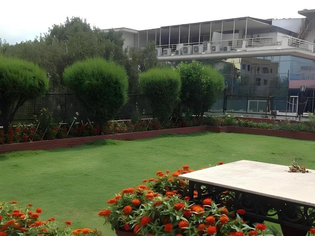 Hotel Mountain Kathmandu Exterior foto